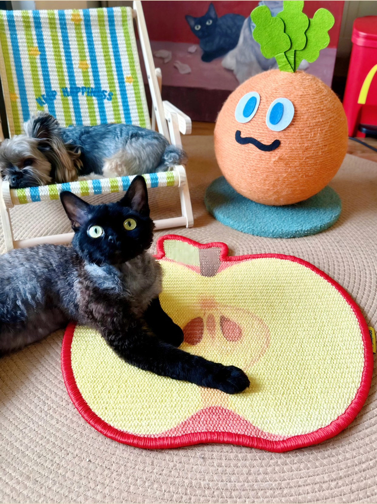 Apple-Shaped Sisal Cat Scratching Mat